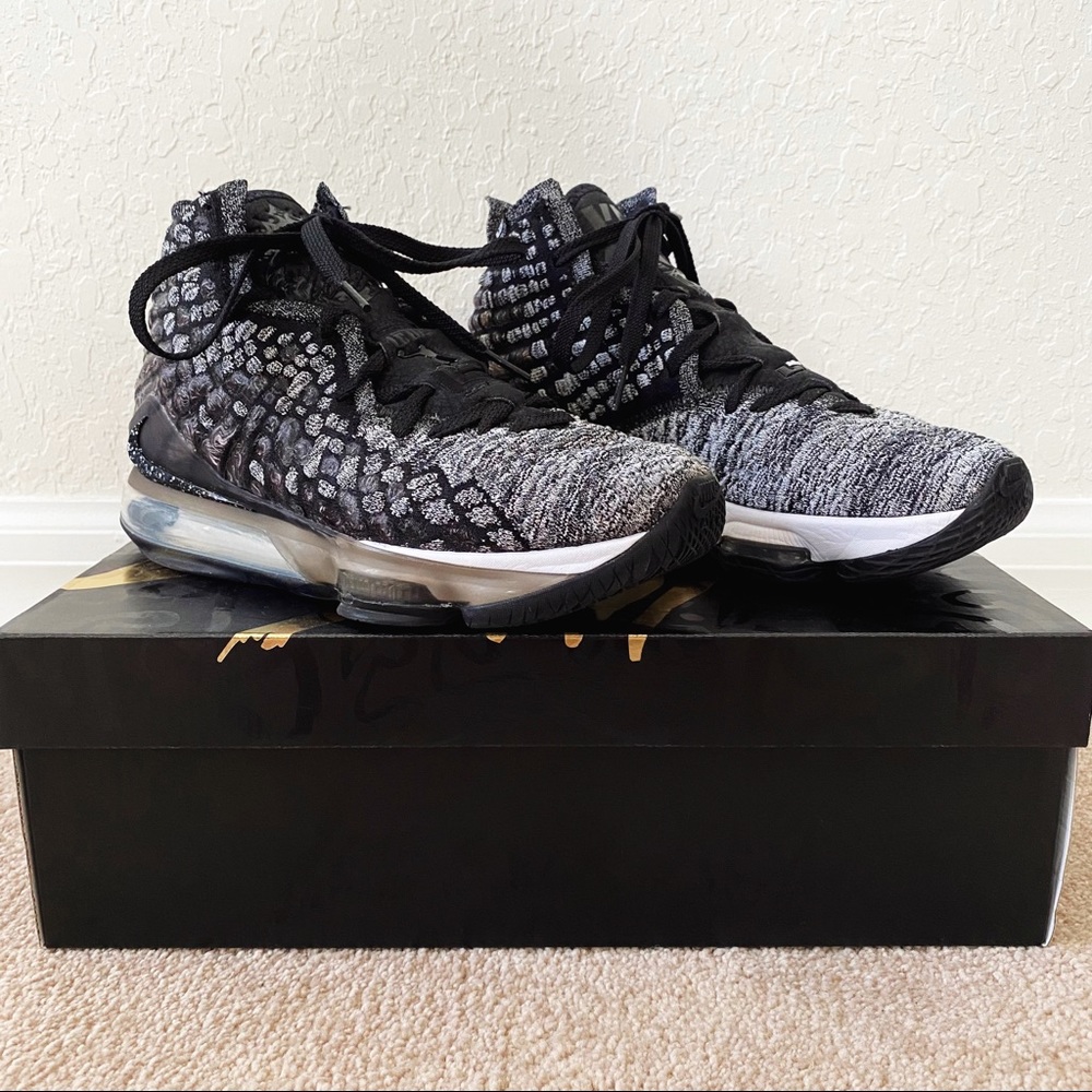 Nike Lebron XVII Basketball Shoes Black/White